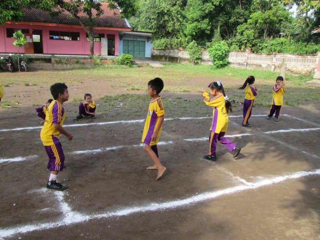 15 Traditional Indonesian Games and Activities - FactsofIndonesia.com