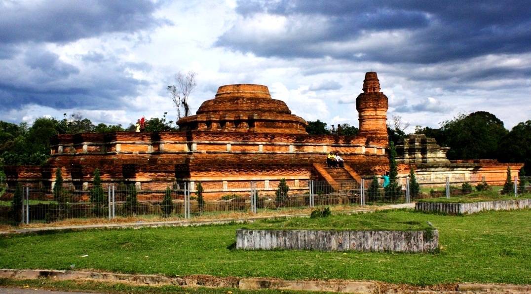 Top 10 Largest Temple in Indonesia 1 is Popular - Factsof