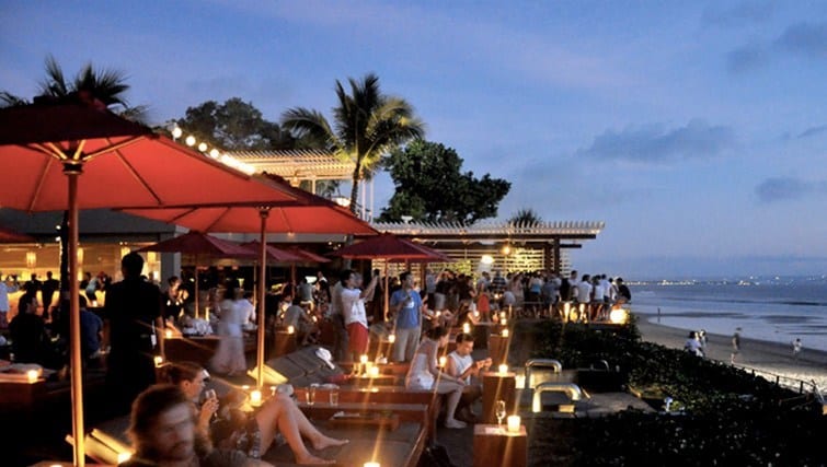 Find Your Beautiful Moments In These Most Popular Bars In Bali