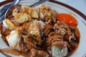 Most Famous Yogyakarta Street Food (Siomay Telkom)