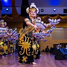 Traditional Dances from East Kalimantan (Datun Julud Dance)
