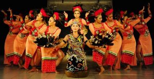 Traditional Dances from East Kalimantan (Ngerangku Dance)