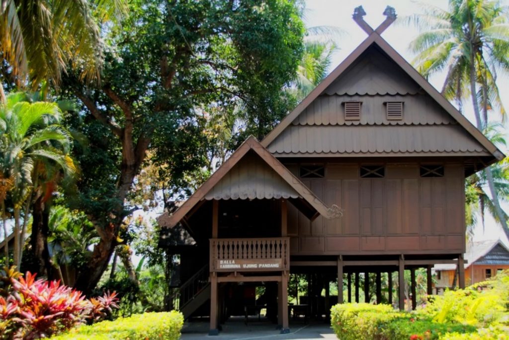 Buginese Traditional House as a Sacred Place