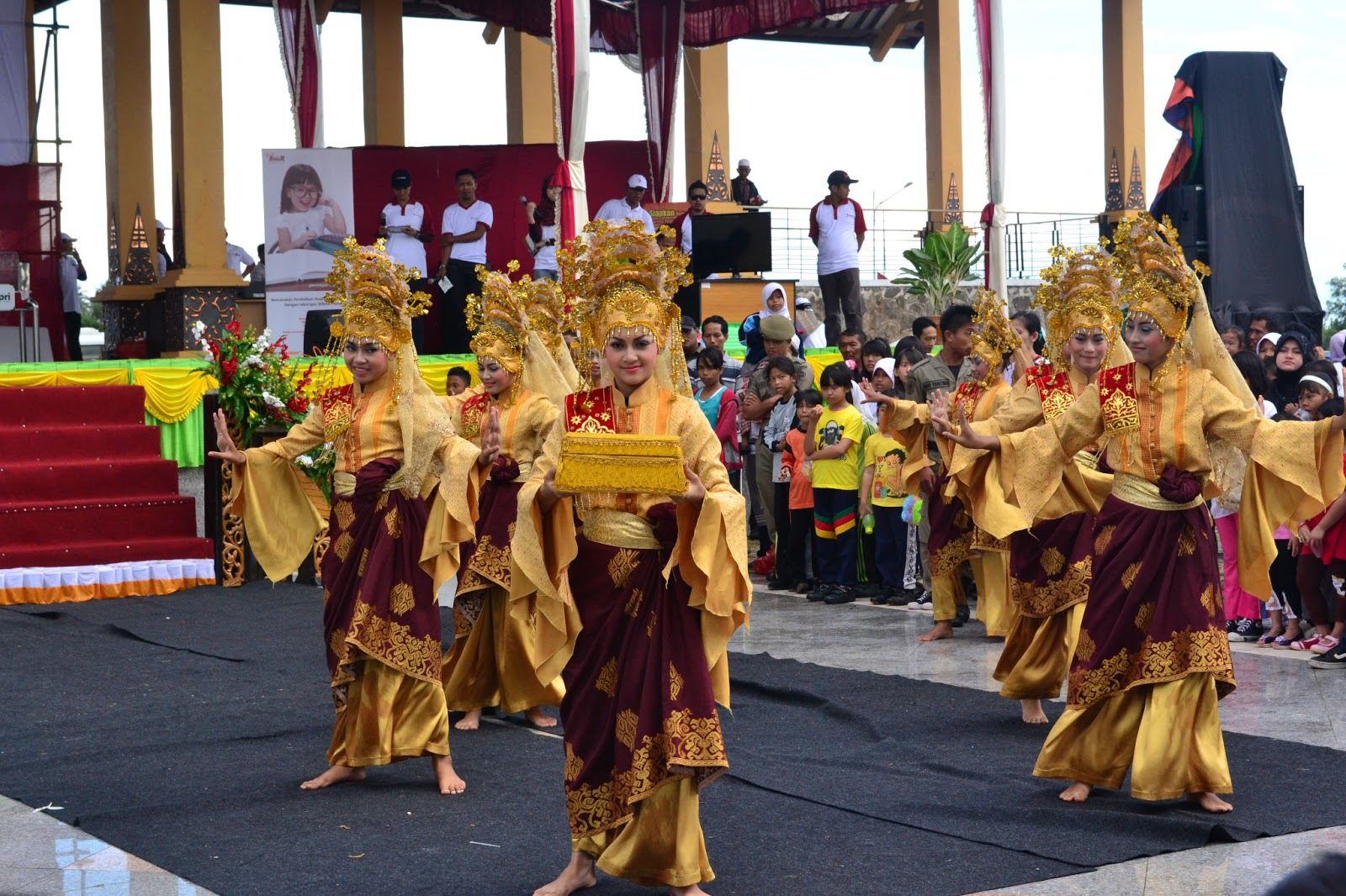 9-enchanted-traditional-dances-from-riau-riset