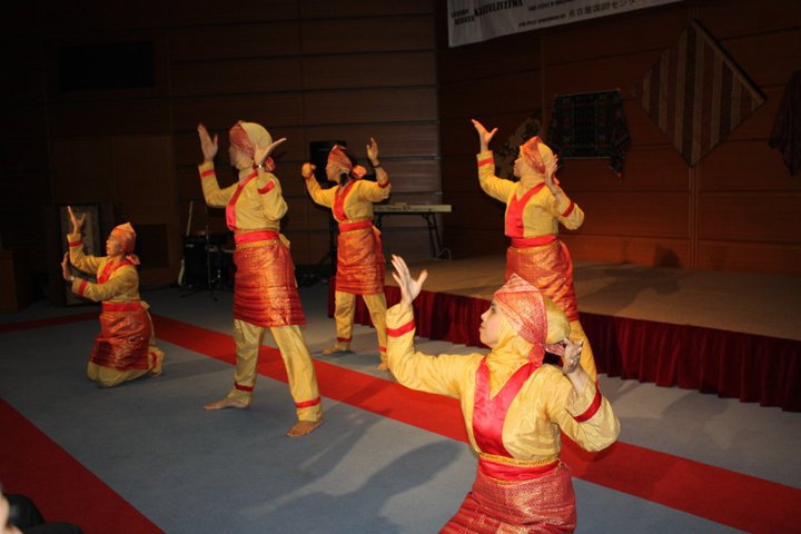 Traditional Dances From Jambi (Rantak Kudo Dance)