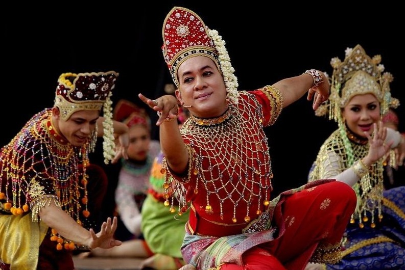 Traditional Dances from Riau (Tari Makyong)