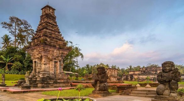 oldest kingdom in indonesia