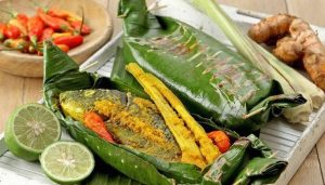 indonesian food wrapped in banan leaves
