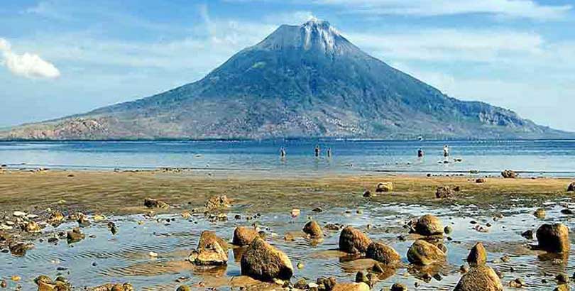 most active volcano in indonesia (ili lewotolok)