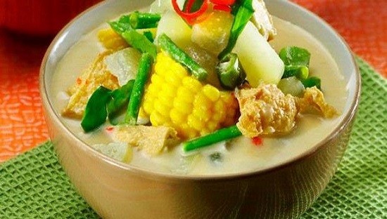 popular indonesian dishes with coconut milk (sayur lodeh)