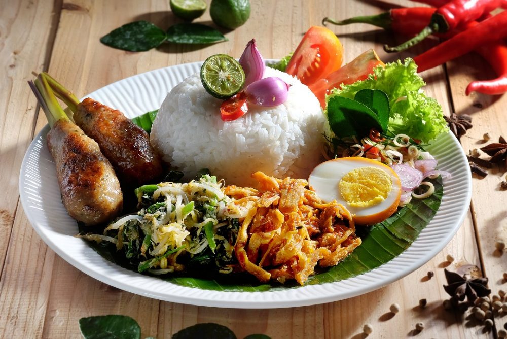 popular foods in bali (nasi campur)