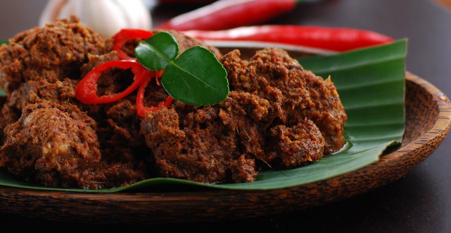 popular indonesian dishes with coconut milk (rendang)