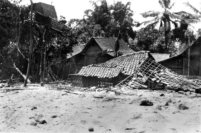 indonesian biggest natural disaster (merapi eruption)