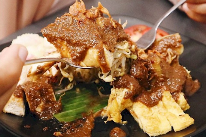 Types of Indonesian Dish with Peanut Sauce
